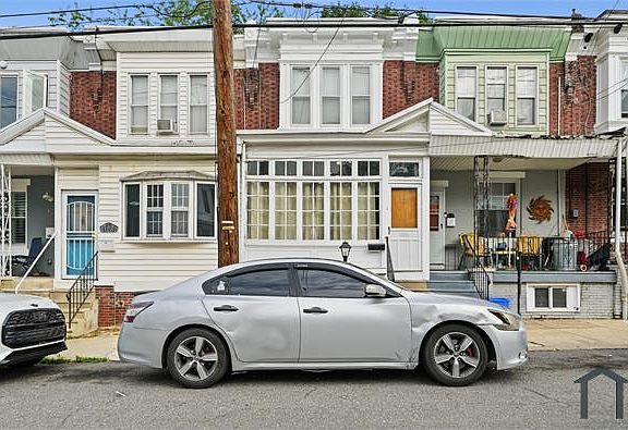 2nd image of 125 E Hortter St