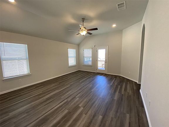 4th image of 712 Sunny Brook Dr