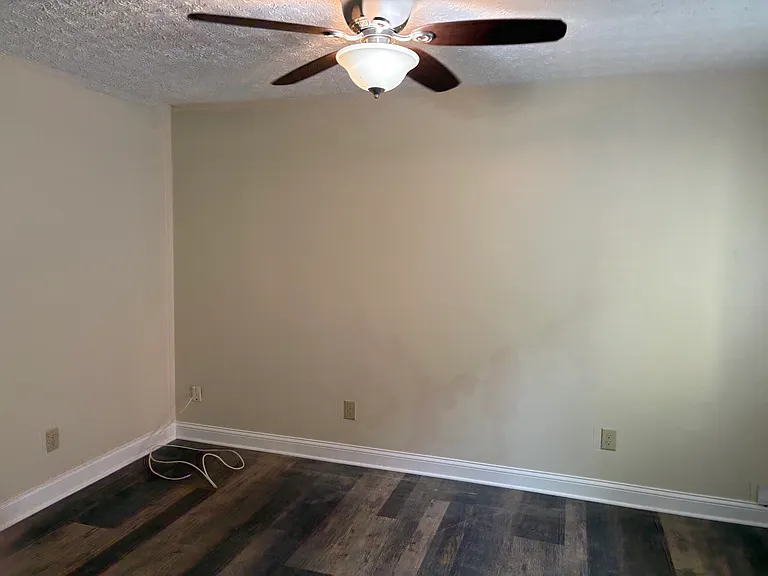 2415 Glenmawr Ave — Photo 16