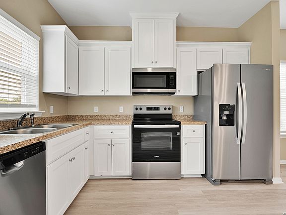 5th image of 611 Villa Linda