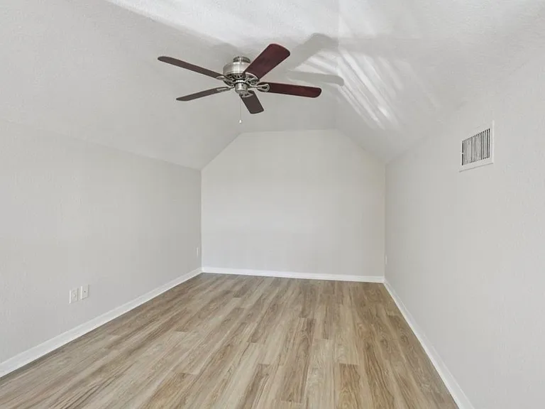 13700 Richmond Park Dr N #12071207 — Photo 14
