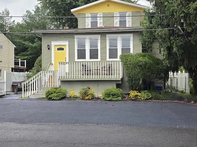 554 Parkvale Ave — Photo 2
