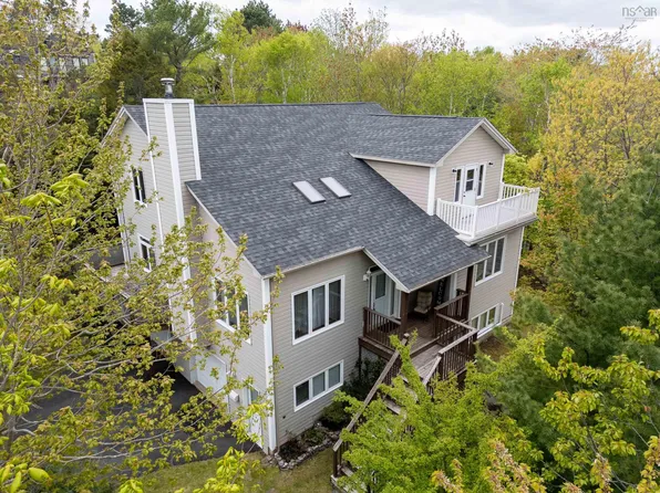 11 Millview Ave, Bedford, NS B4A 1G6