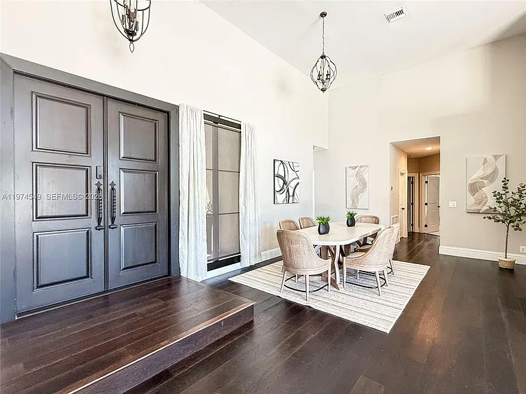 400 Alexandra Cir — Photo 86
