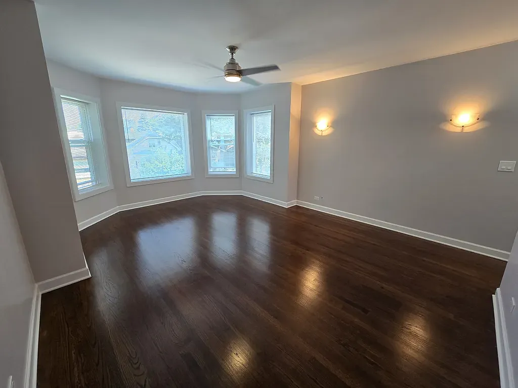 Building Photo - 5922 N Washtenaw Ave #1