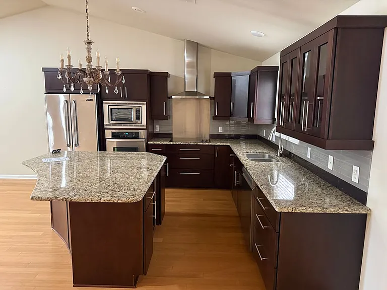 12 Enclave — Photo 8