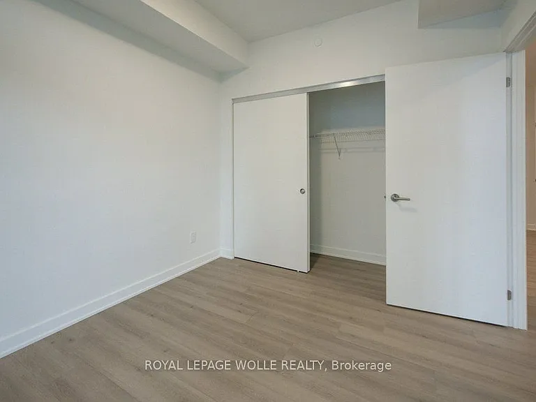 25 Wellington St S #2101 — Photo 16