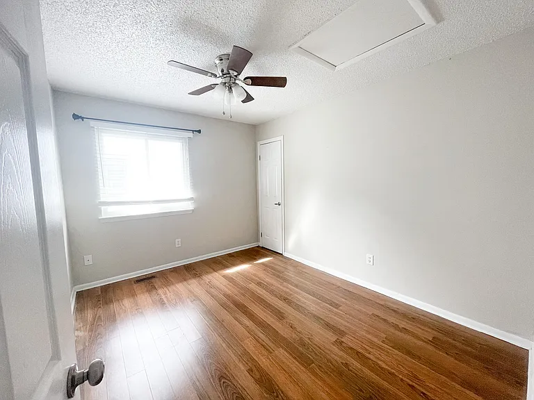 916 Appleby Ct — Photo 30