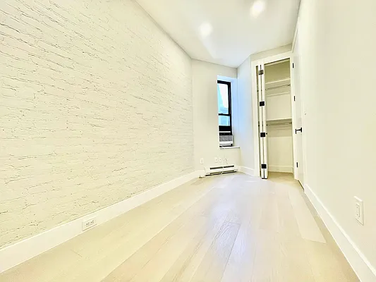 Rented by HOLTON REAL ESTATE INC. | media 24
