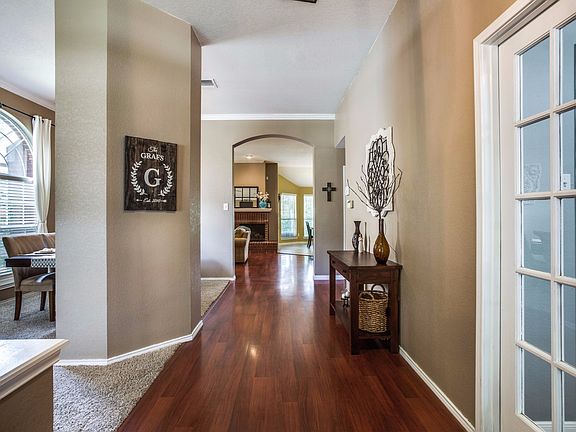 4th image of 605 Oak Hollow Ln
