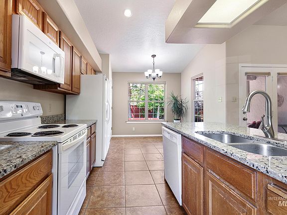 5th image of 1003 Cypress Way