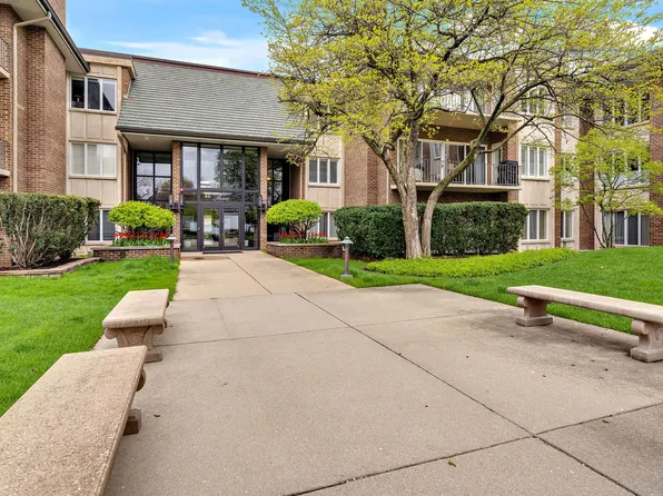 3 Oak Brook Club Dr APT E207, Oak Brook, IL 60523