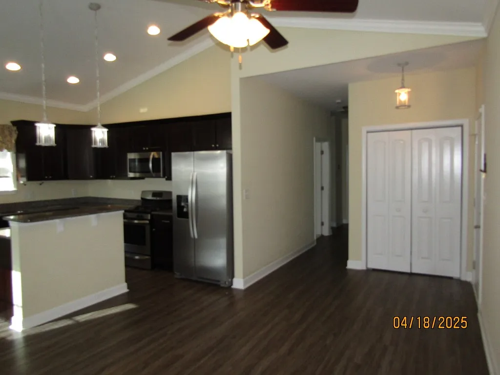 3 bed, 1430 sqft, $1,895 — Photo 4