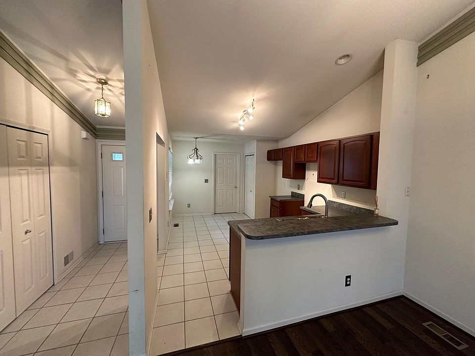 22841 Woodcreek Dr, Taylor, MI 48180 Zillow