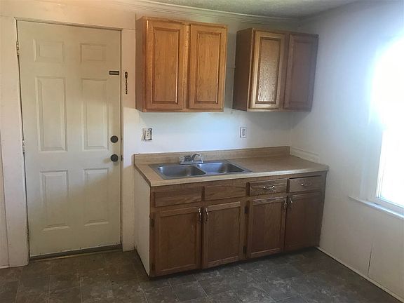 3rd image of 900 S 5th St