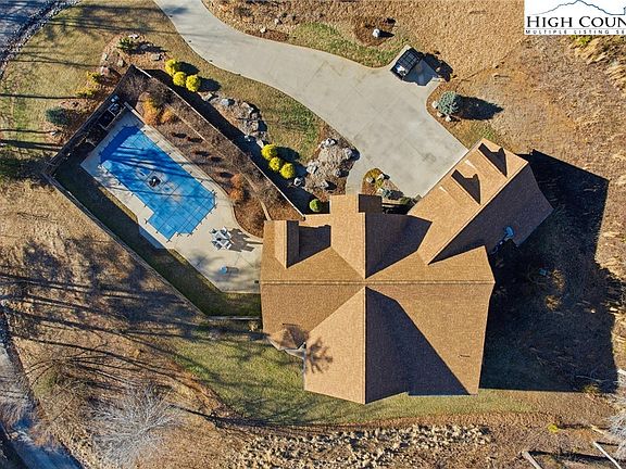 2nd image of 1510 Royal Lane