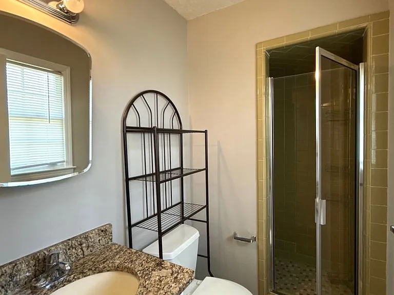 906 McLaughlin Dr — Photo 17