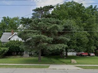 6377 Stumph Rd, Parma Heights, OH 44130