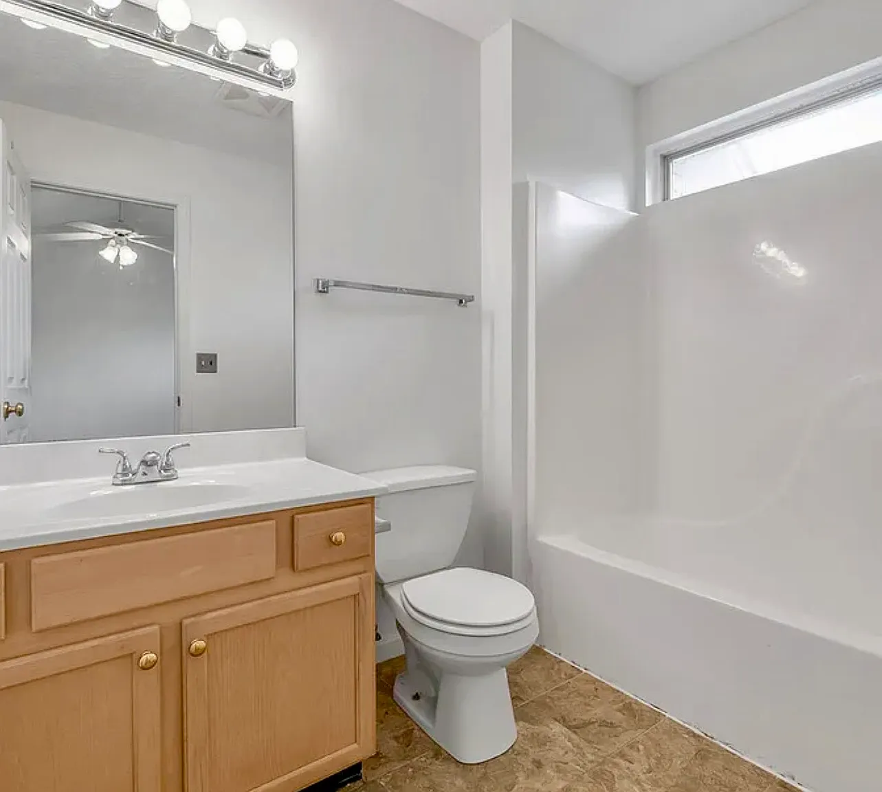 2 bed, 2.5 bath, 1240 sqft, $1,800 — Photo 3