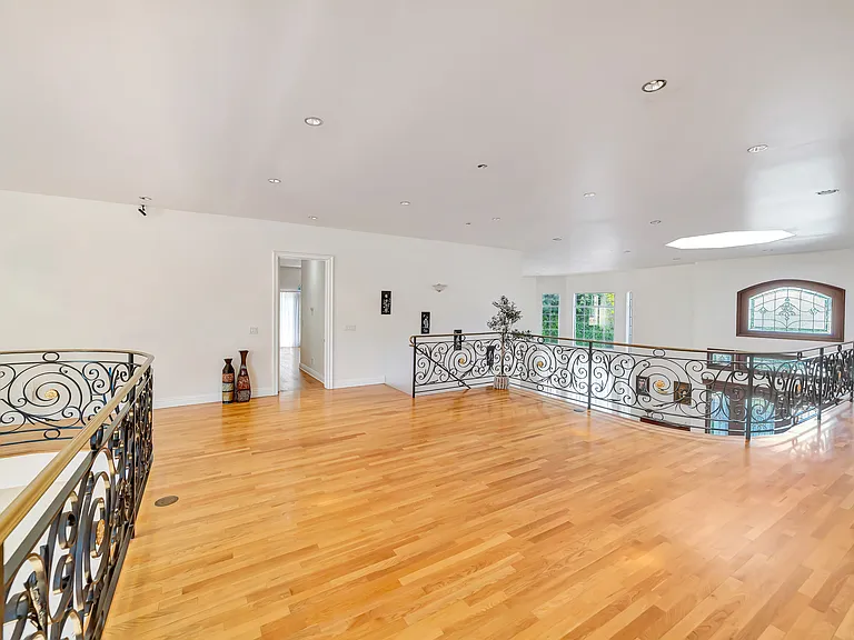 7735 Wilbur Ave — Photo 68