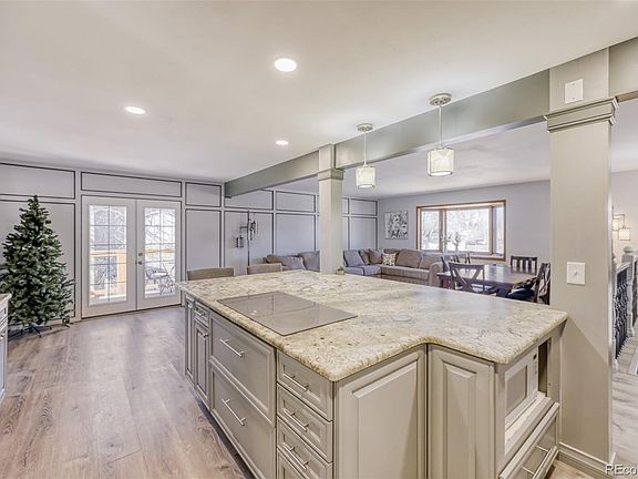 5th image of 286 E 12th Avenue