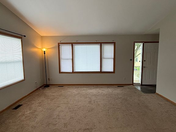 4th image of 1005 Commercial St