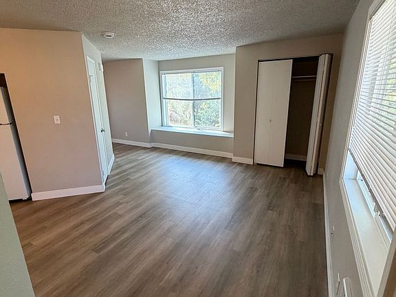 5th image of 315 NW 9th St APT 6