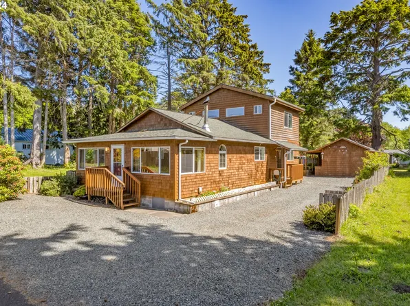 8255 S Victoria Ave, Rockaway Beach, OR 97136