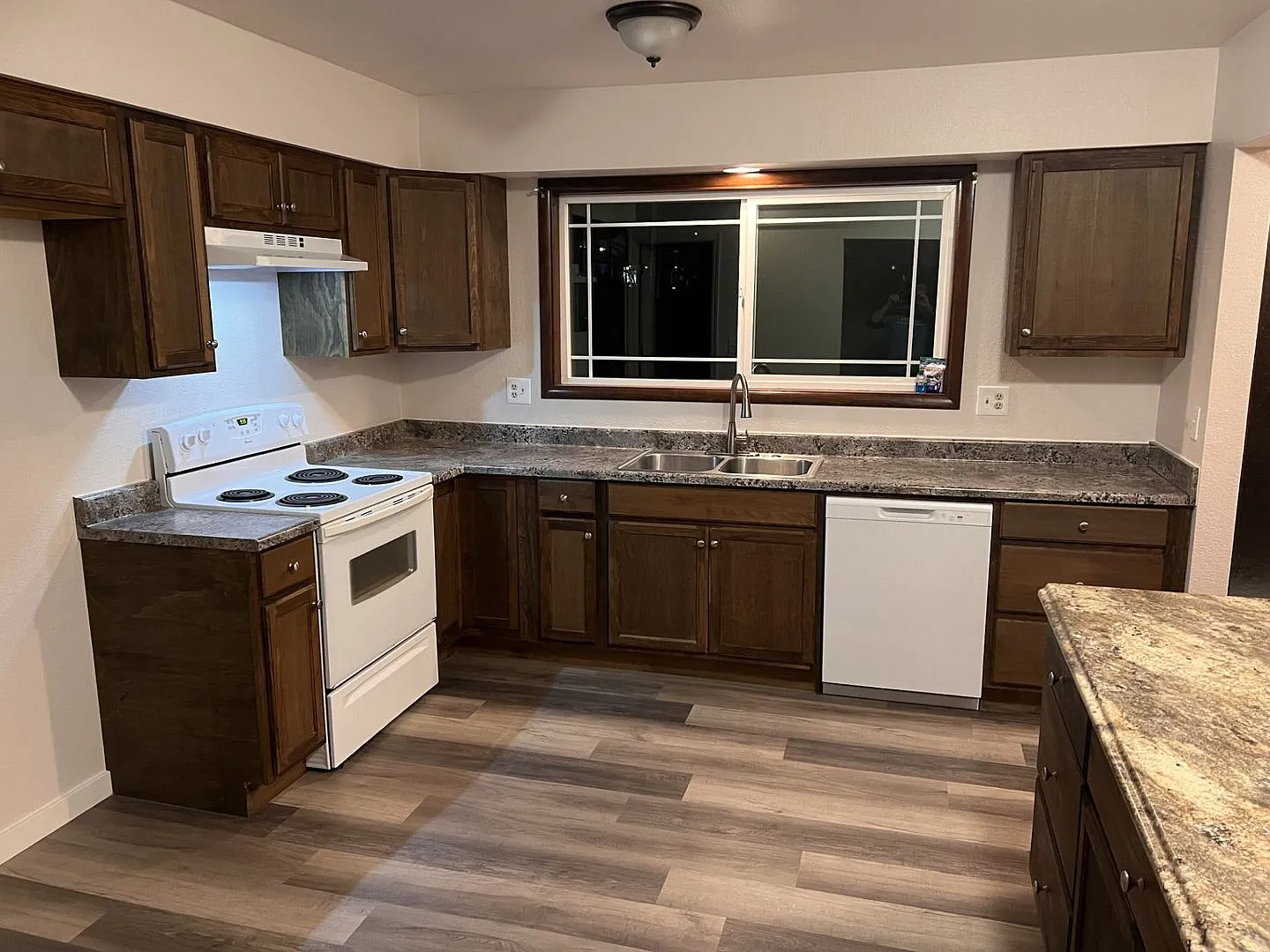 3 Bedroom Home with RV Parking — Photo 3