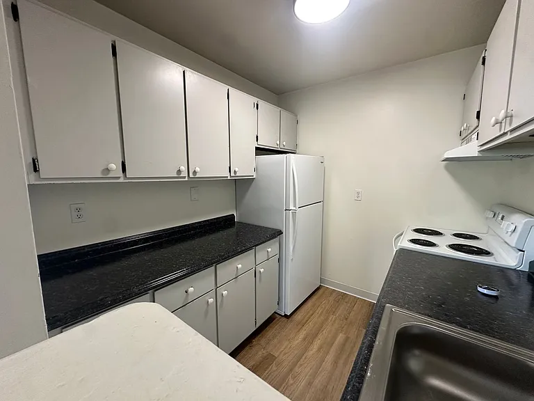 University Park Apartments near Cornell University — Photo 331