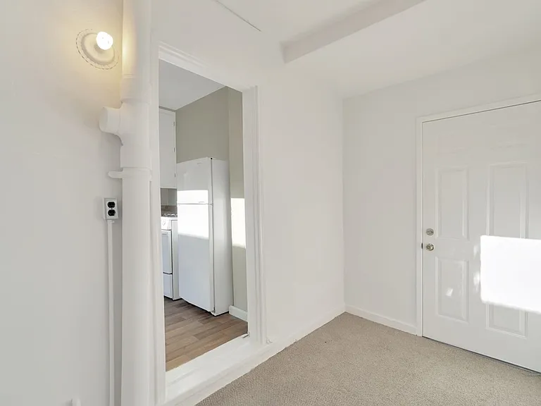 Everett St 1537 — Photo 8