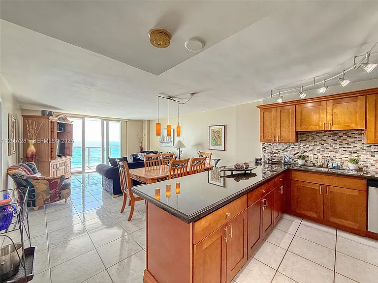 5701 Collins Ave #1508 — Photo 5