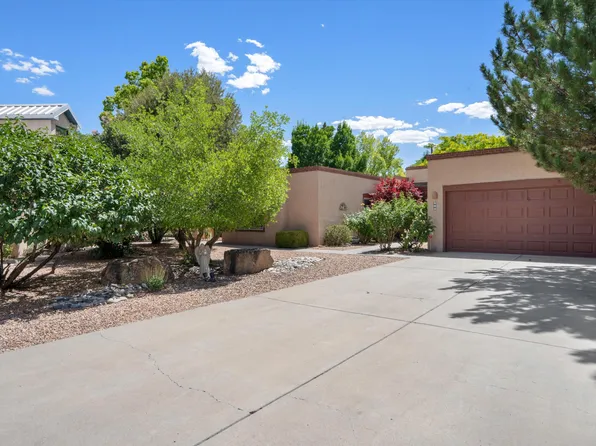 324 La Chamisal Ln NW, Los Ranchos De Albuquerque, NM 87107