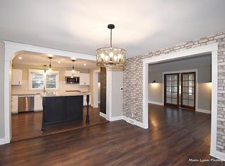 1216 Main St #1214, Batavia, IL 60510