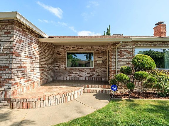 5th image of 221 Raven Ct