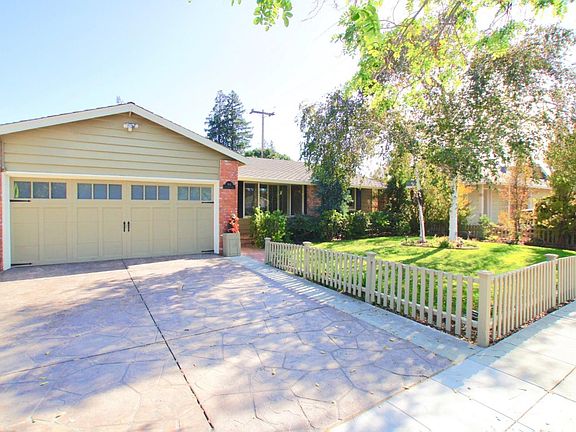 3rd image of 984 Cypress Ave