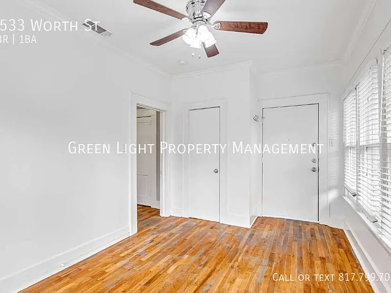 4533 Worth St — Photo 12
