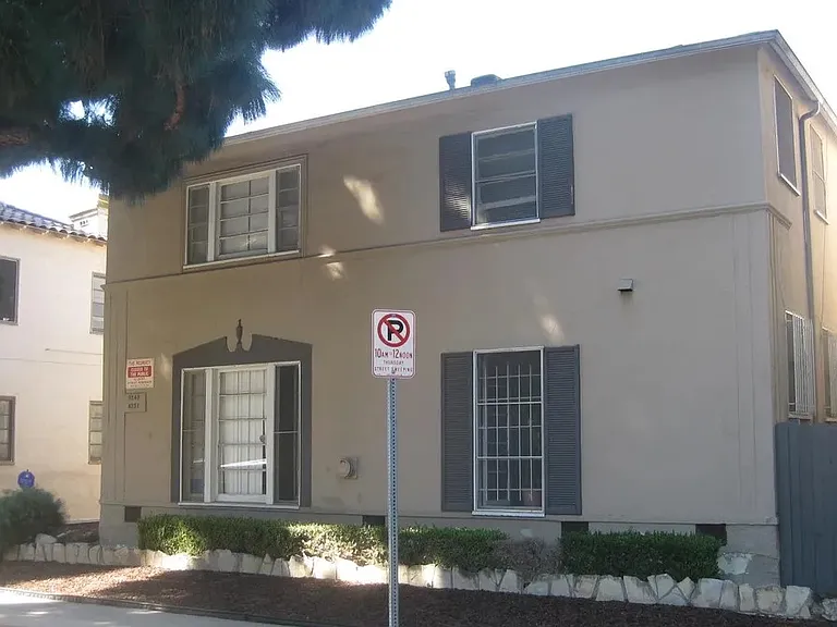 4251 S Degnan Blvd #3 — Photo 1