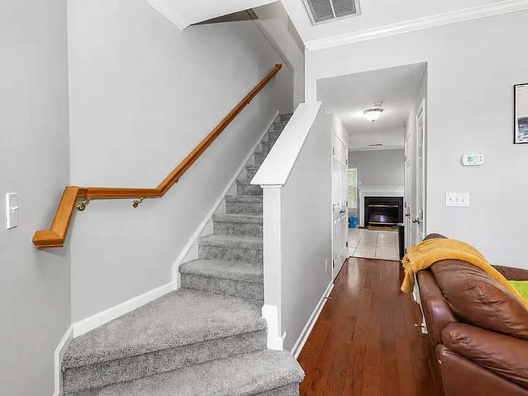 17819 Delmas Dr — Photo 20