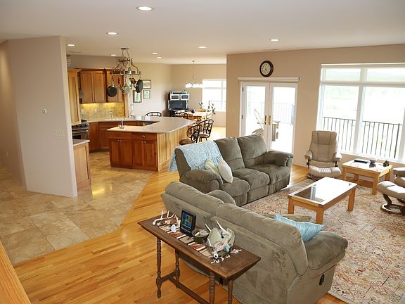 3rd image of 1325 Eagle View Dr