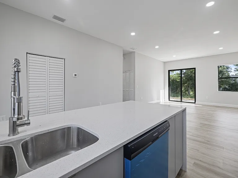 4460 29th St SW — Photo 8