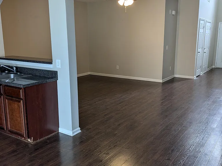 1058 Ashmore Dr — Photo 8