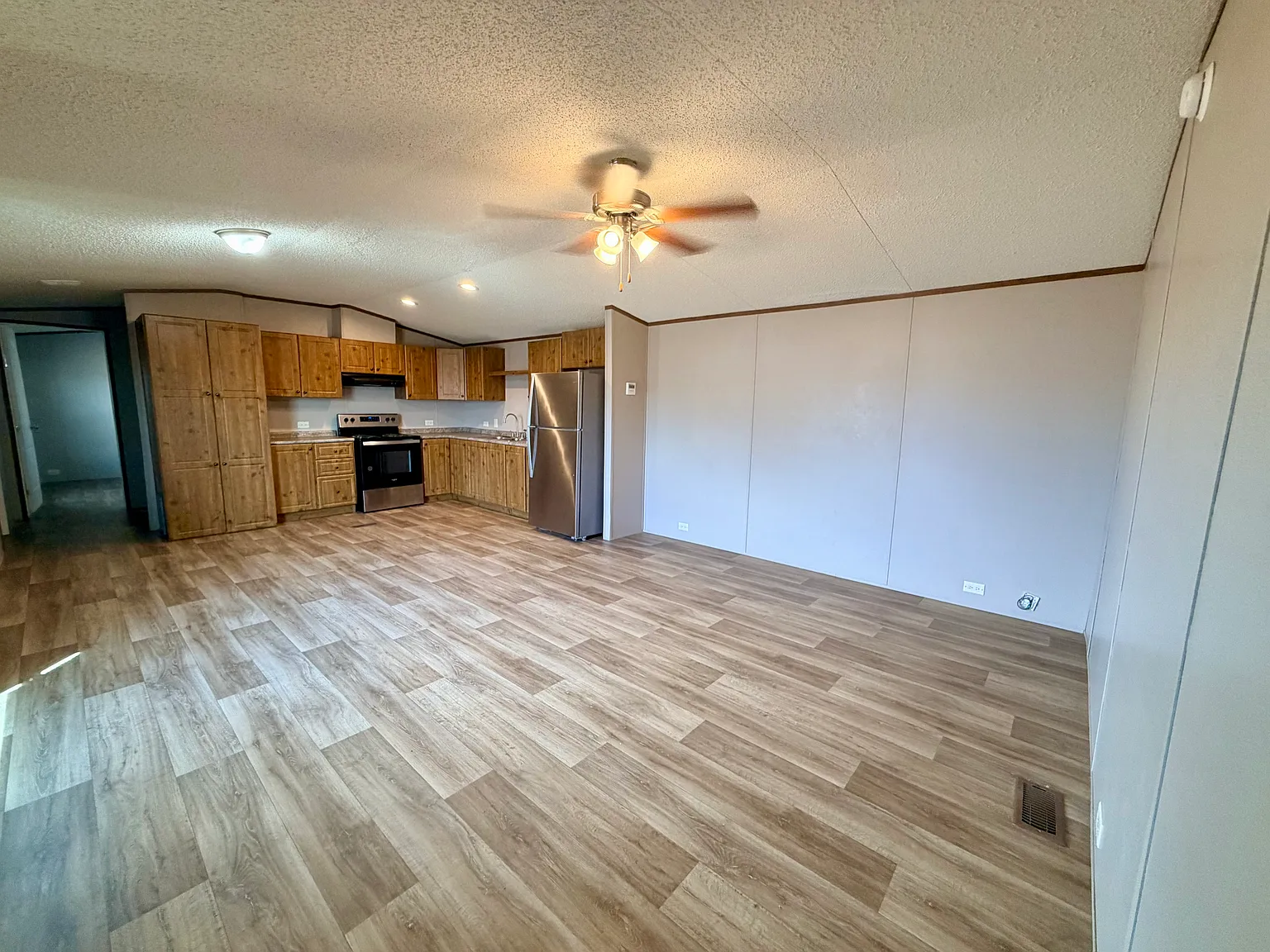 2 bed, 896 sqft, $900 — Photo 2
