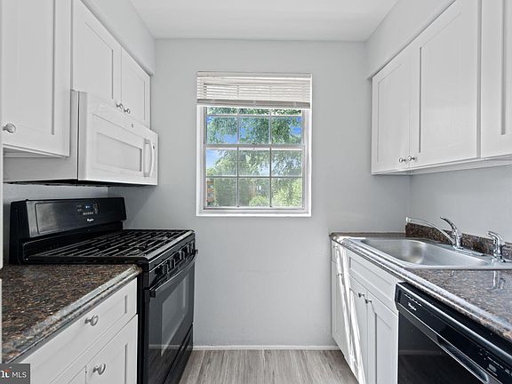 5th image of 2055 N Woodstock St APT 201