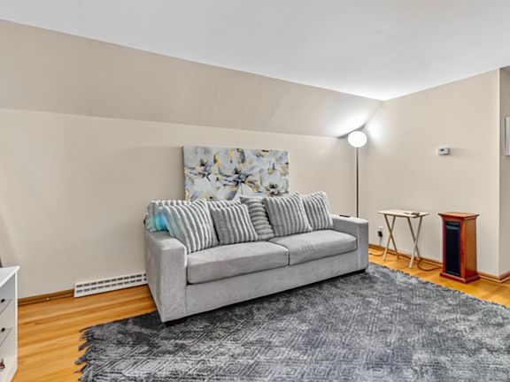 5th image of 7810 W Howard AVENUE
