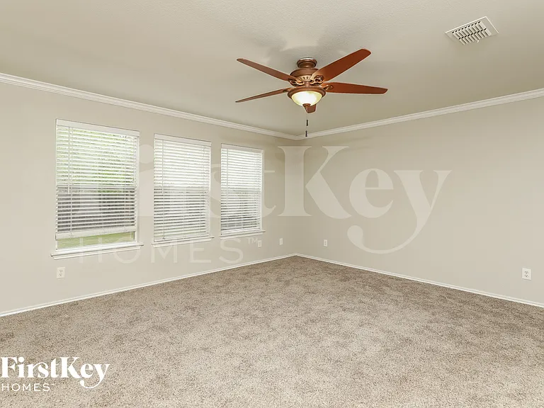 315 Donalan Dr — Photo 8