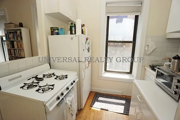 Rented by Universal Realty Group | media 6