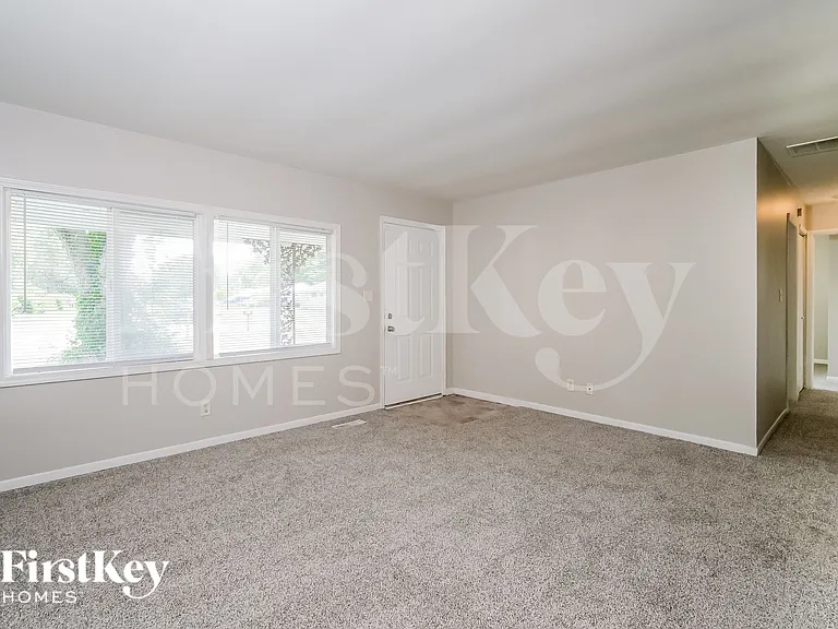 4315 Standish Dr — Photo 5