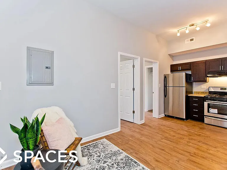 1102 W 18th St #3R — Photo 6