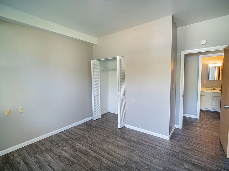 44 Riverside Dr — Photo 12